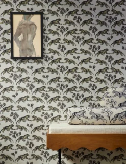 Tiger Grasscloth Wallpaper By Sarah Sherman Samuel -Home Decor Sale TigerGrassclothWallpaper Ivory A0655823 6344 SITECROP STUDIOLIFESTYLE scaled